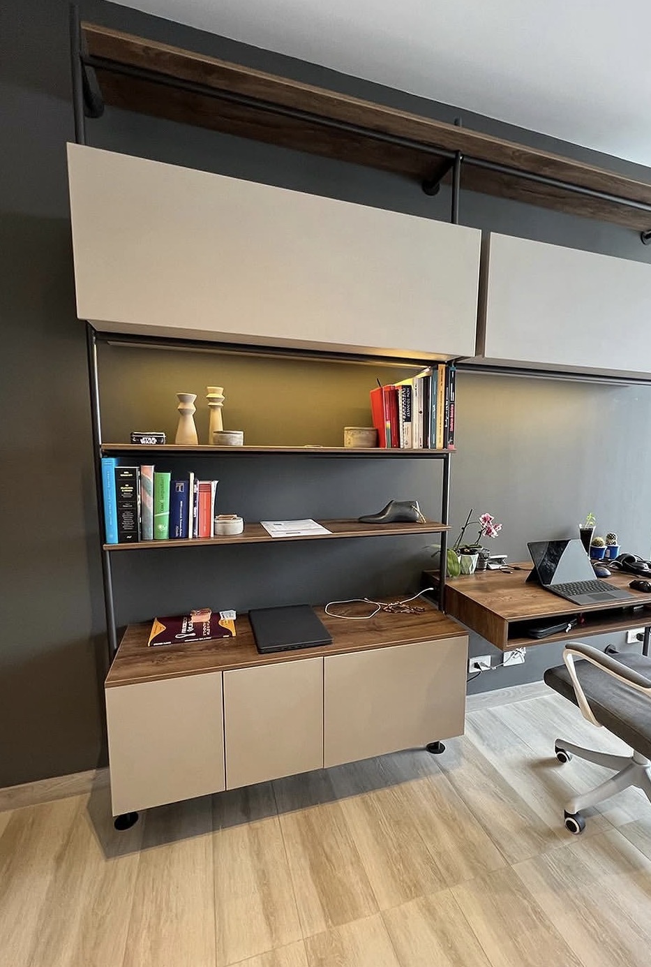 Wall-mounted shelving and desk unit